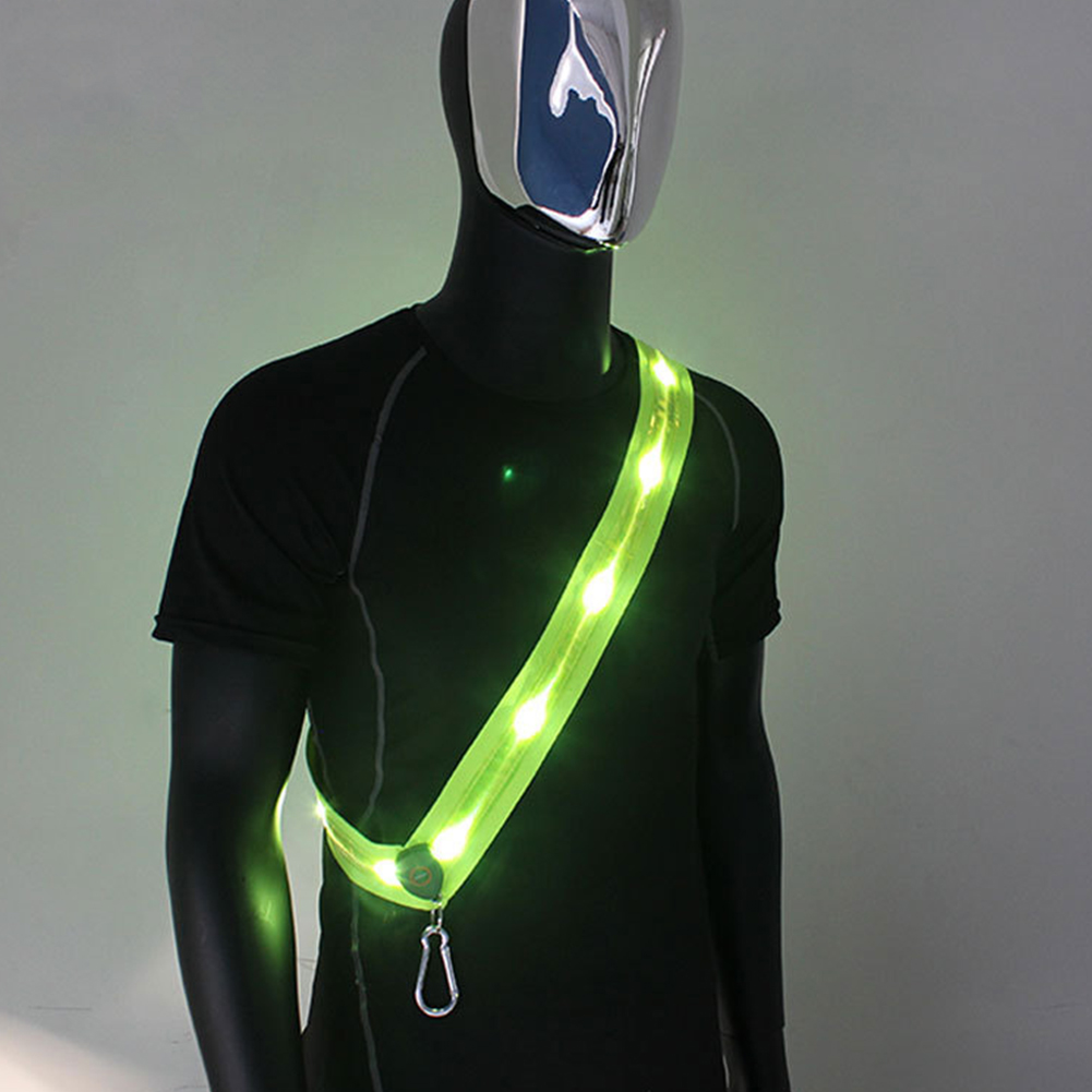 Running Gear Green - สายสะพายไหล่แบบมีไฟ LED ชาร์จได้ เข็มขัดสะท้อนแสงสำหรับวิ่งกลางคืน อุปกรณ์ไฟส่องสว่างเพื่อความปลอดภัยสำหรับการเดินป่า วิ่งจ๊อกกิ้ง