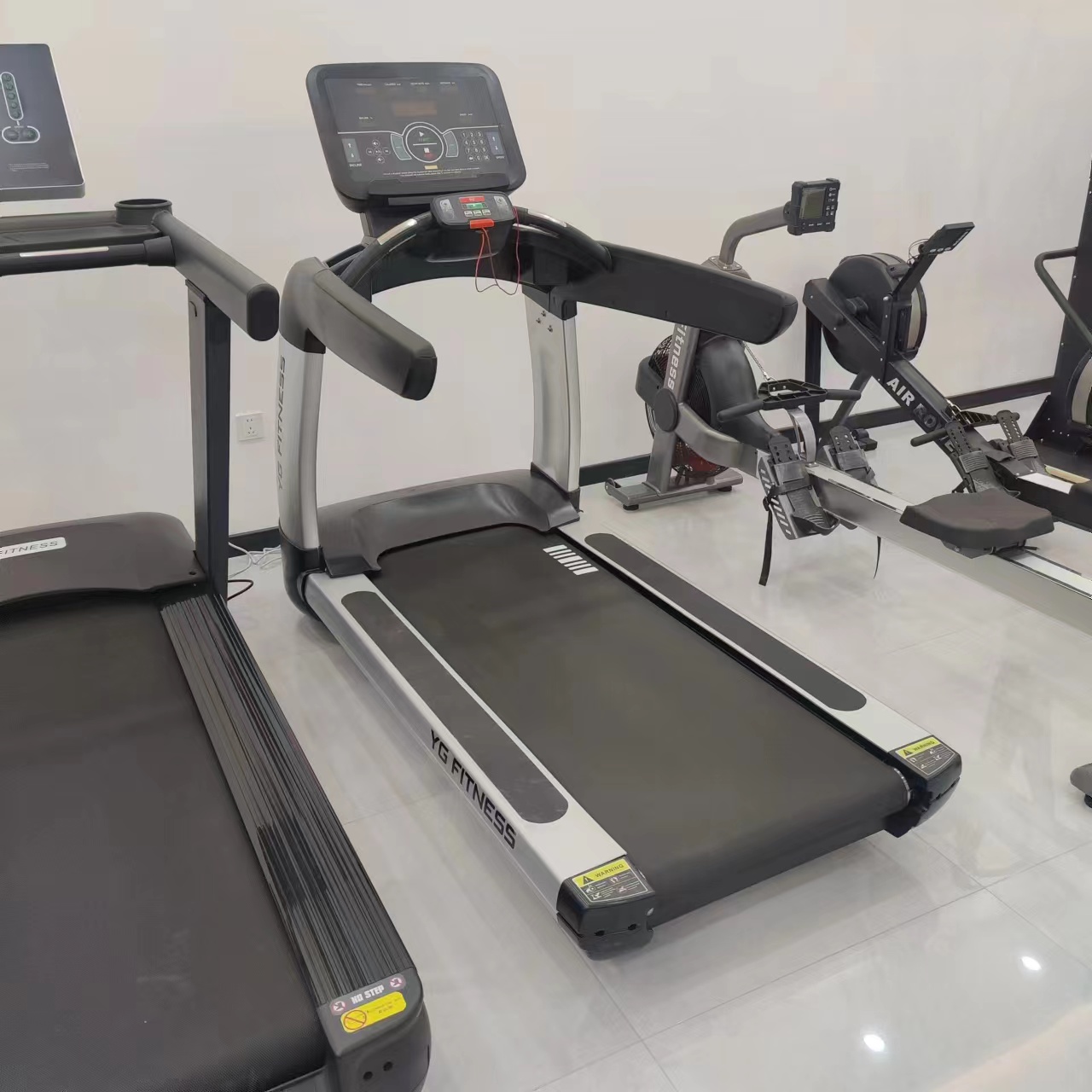 ลู่วิ่งไฟฟ้าสำหรับยิม 3 แรงม้า - Quality Running Gear บทวิจารณ์และราคา